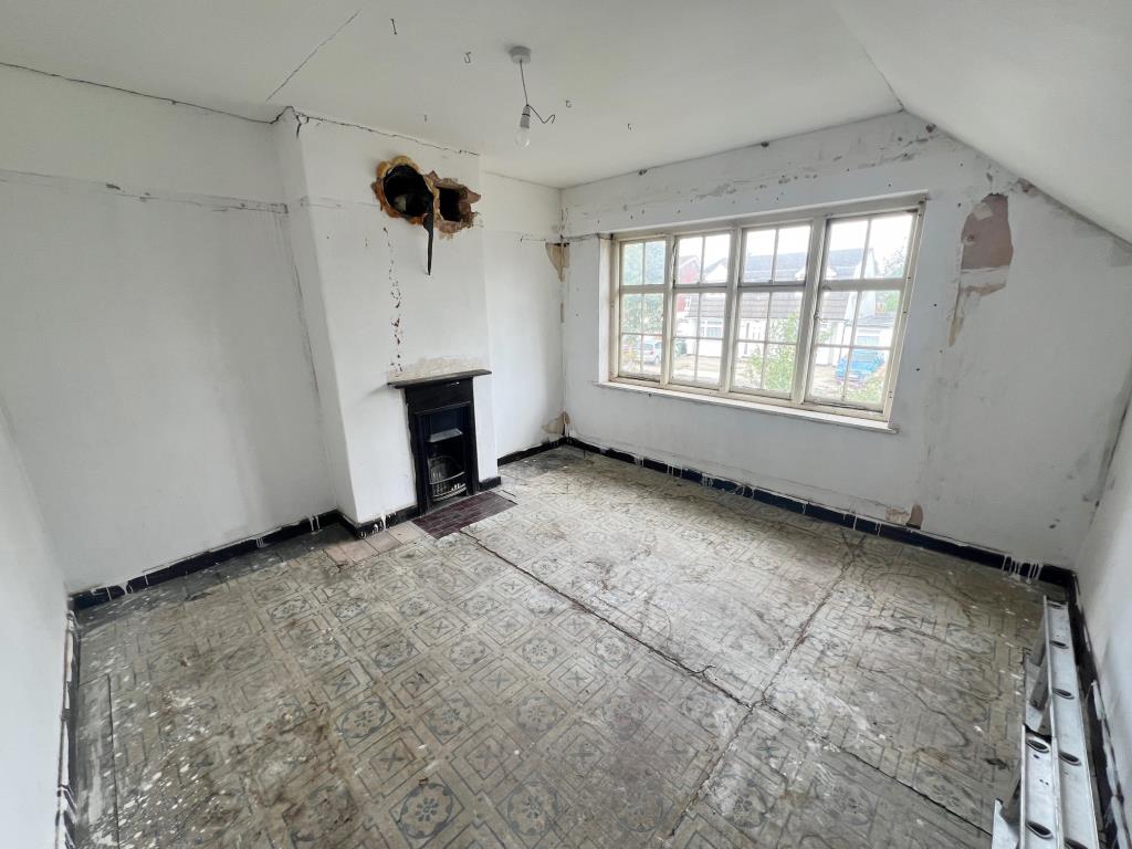 Lot: 139 - HOUSE FOR REFURBISHMENT AND RENOVATION - Room with window to front aspect